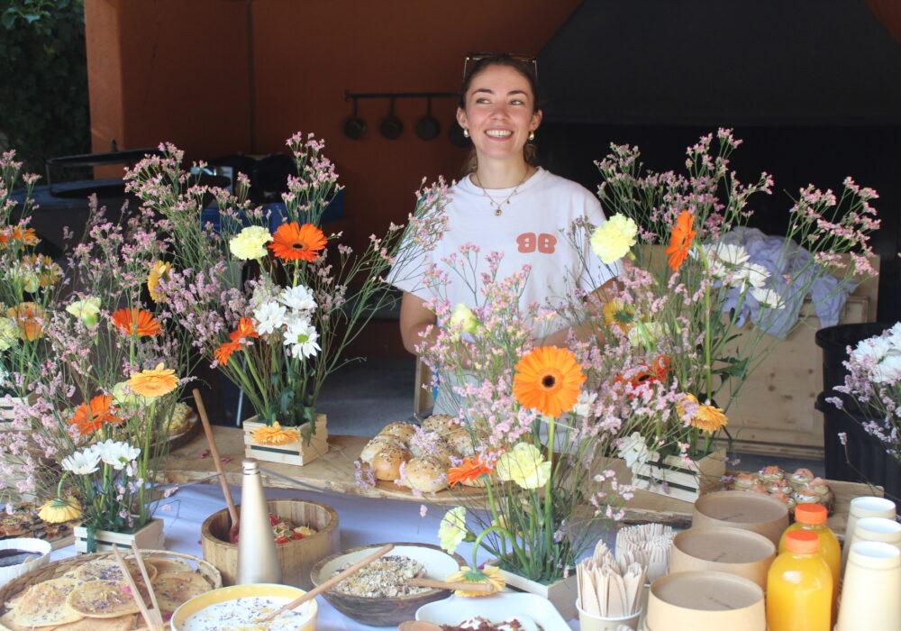 mariage d'hiver fleur brunch sourire